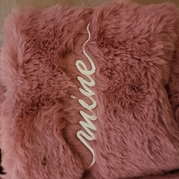 DLuxe by Dearfoams "Be Mine" memory foam slippers Size L (9-10) Ladies - Picture 3 of 6